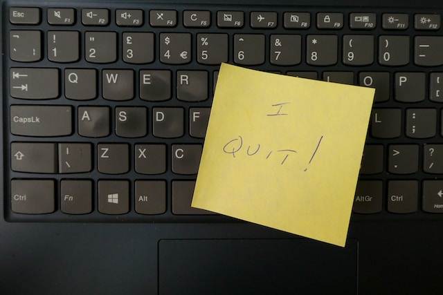 sticky note with "I Quit!" written on it